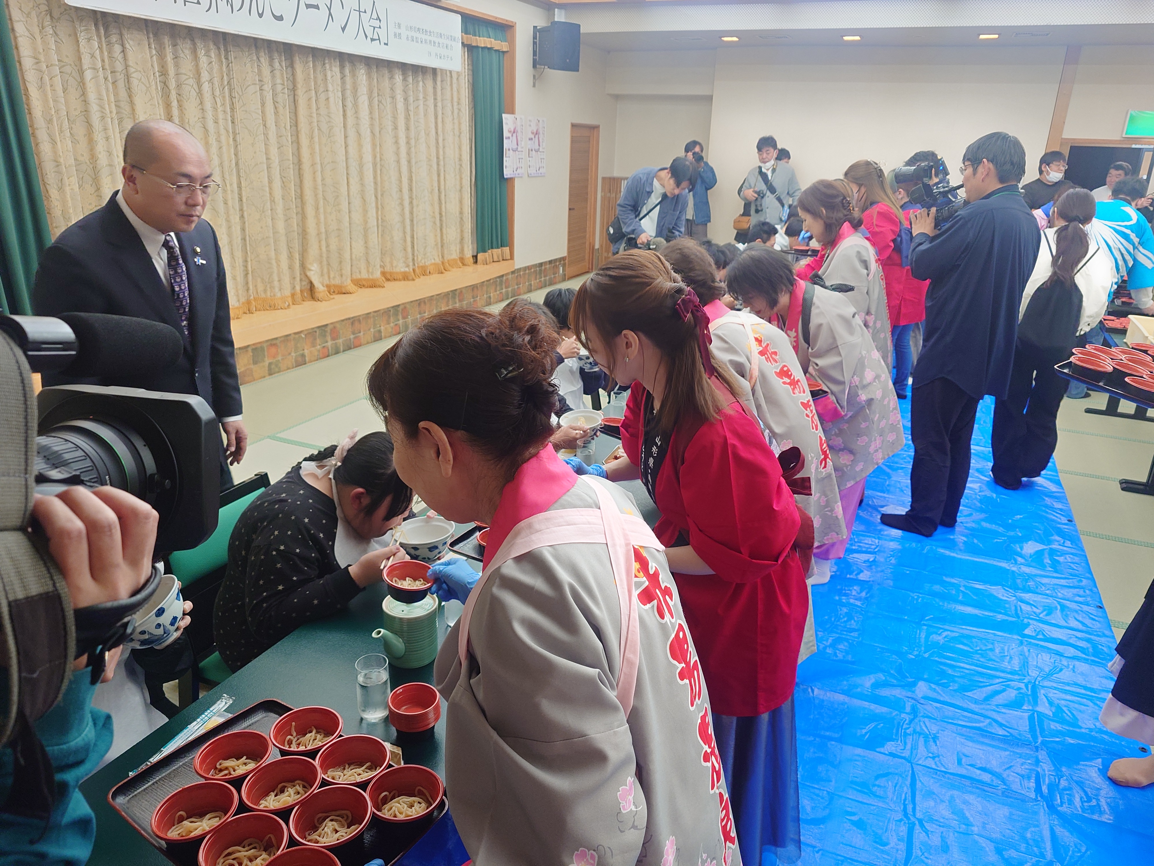 第1回世界わんこラーメン大会が開催されました